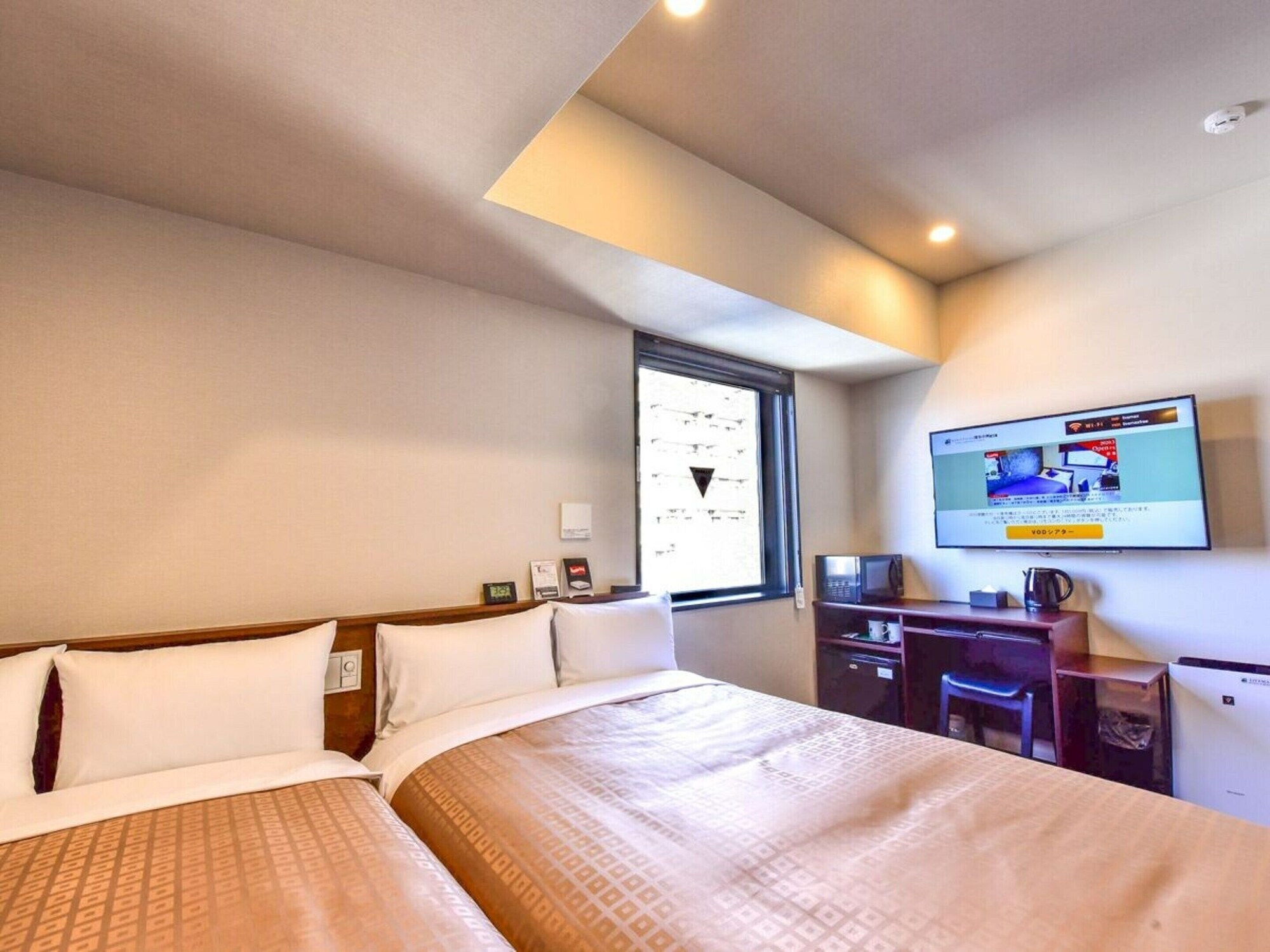 ROOM, TWIN BEDS