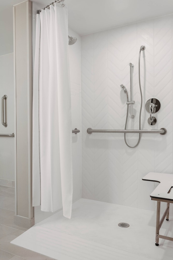 Delta Hotels By Marriott Indianapolis Airport 12/29