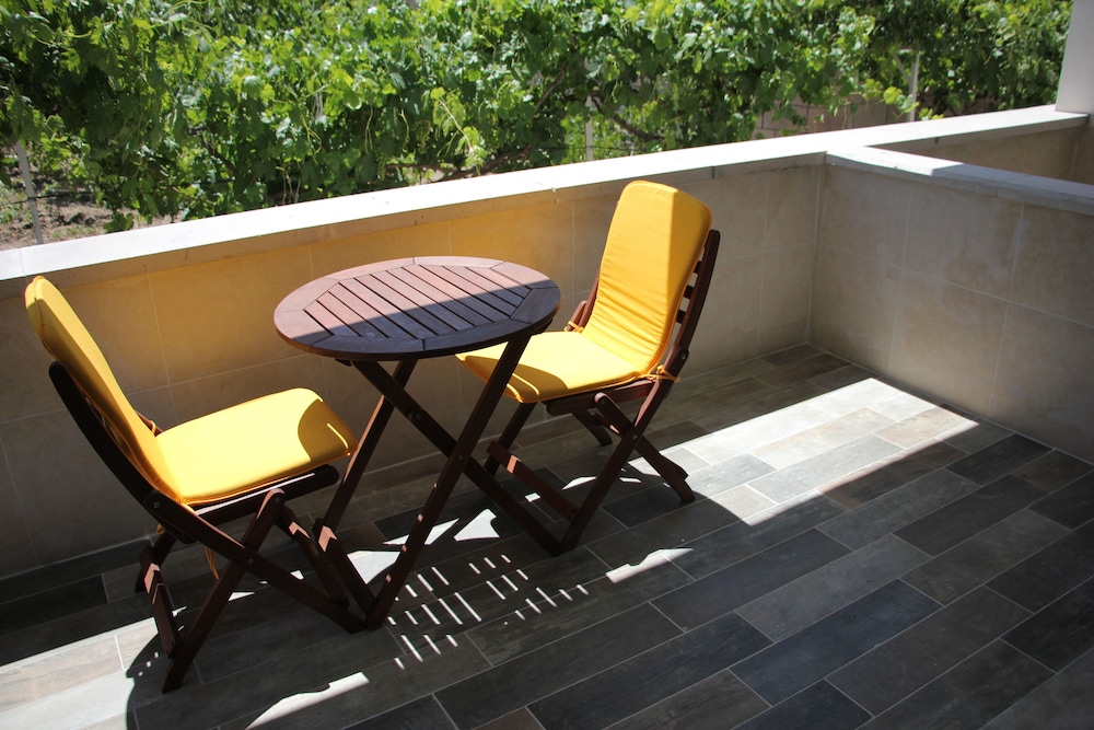 El Nazar Stone Suite 26/50