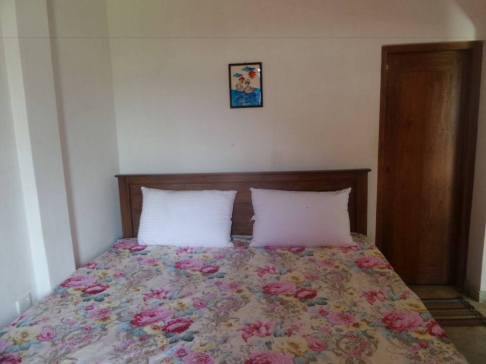DELUXE, DOUBLE BED, LAKE SIDE, LAKE VIEW