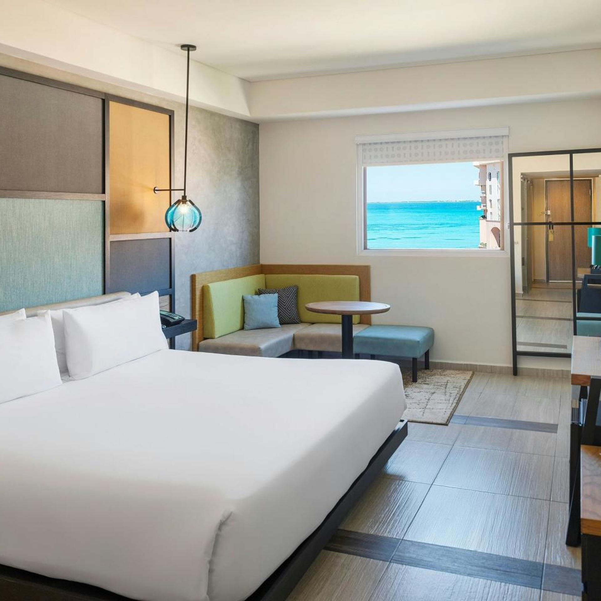 Aloft, Guest Room, King Bed, Ocean View