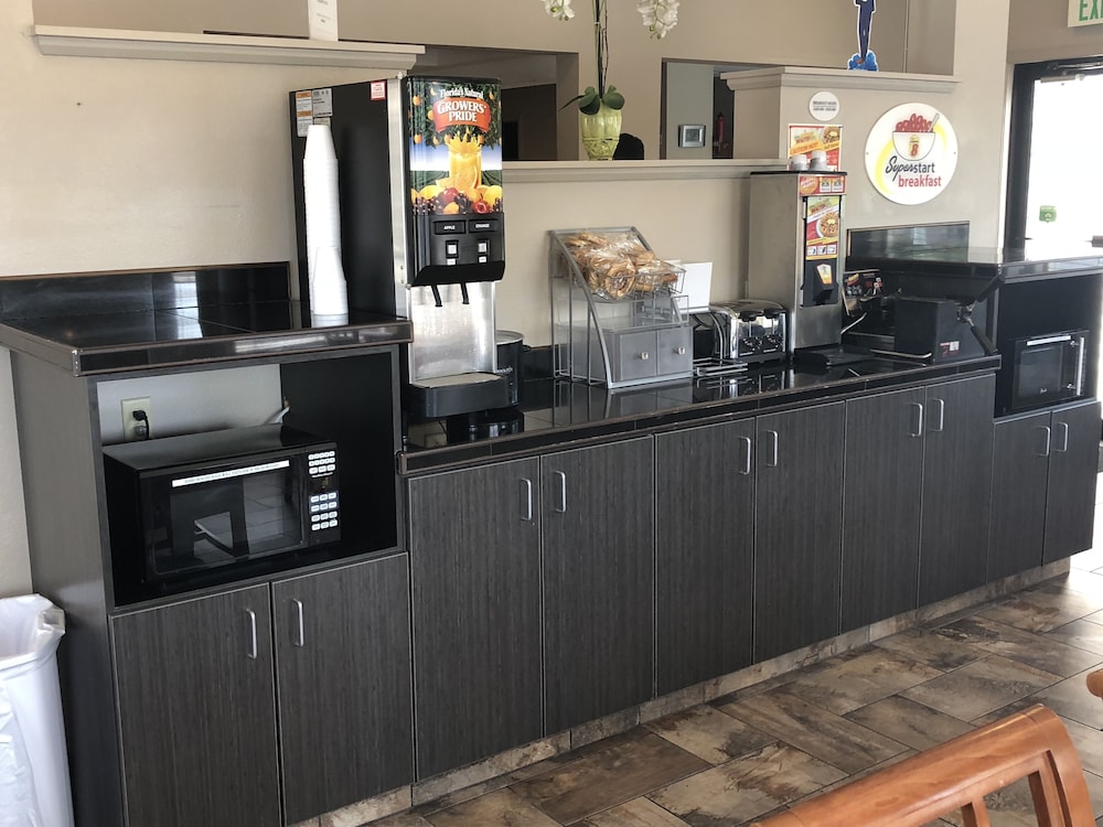 Super 8 by Wyndham Pocatello 19/25