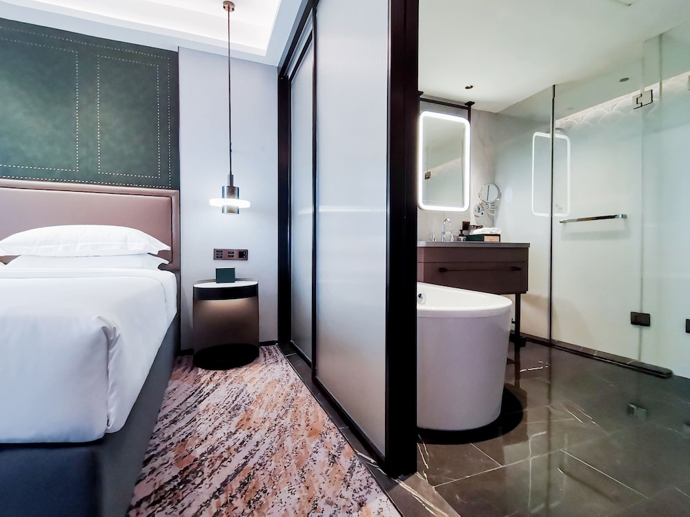 Shanghai Hotel 50/50
