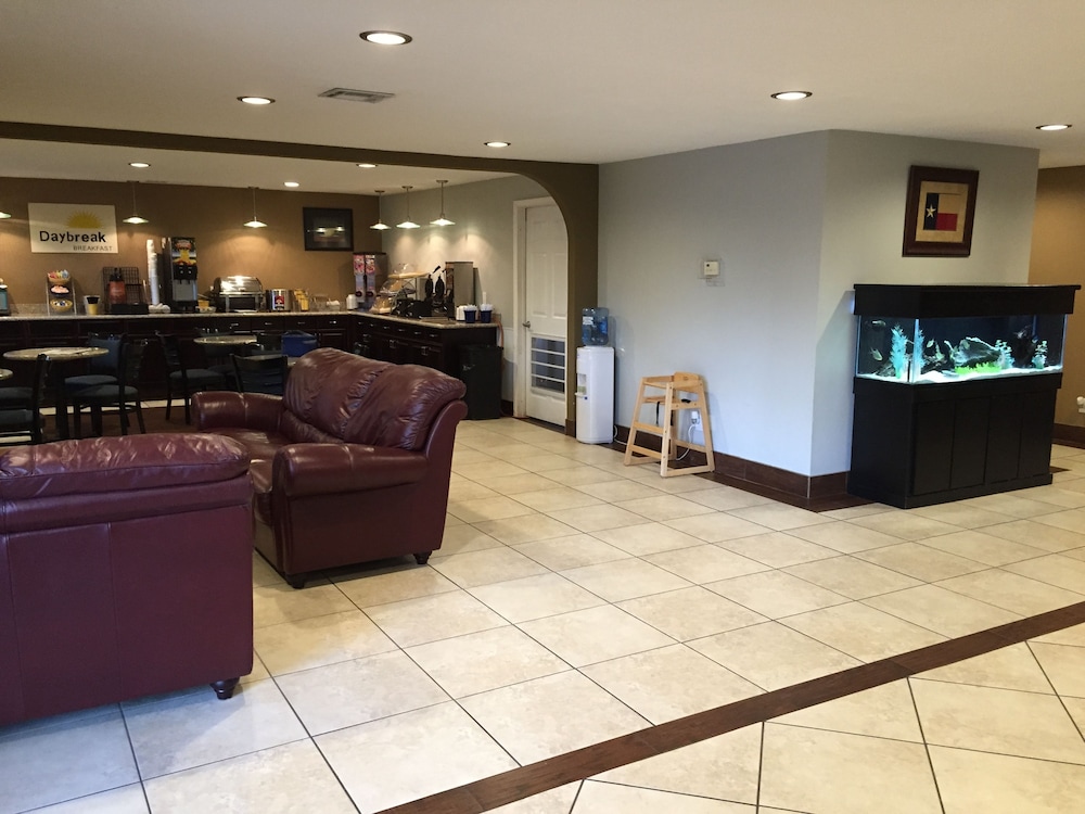 Days Inn by Wyndham New Braunfels 9/33