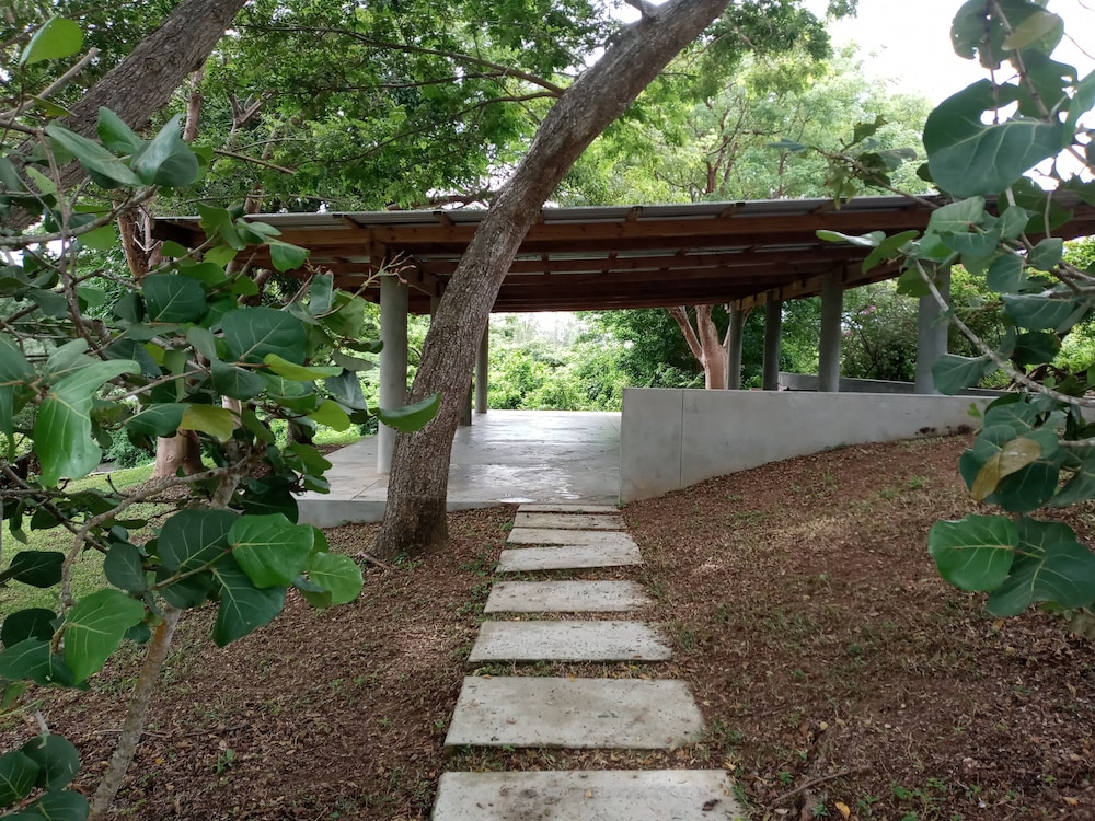 Hix Island House 40/50