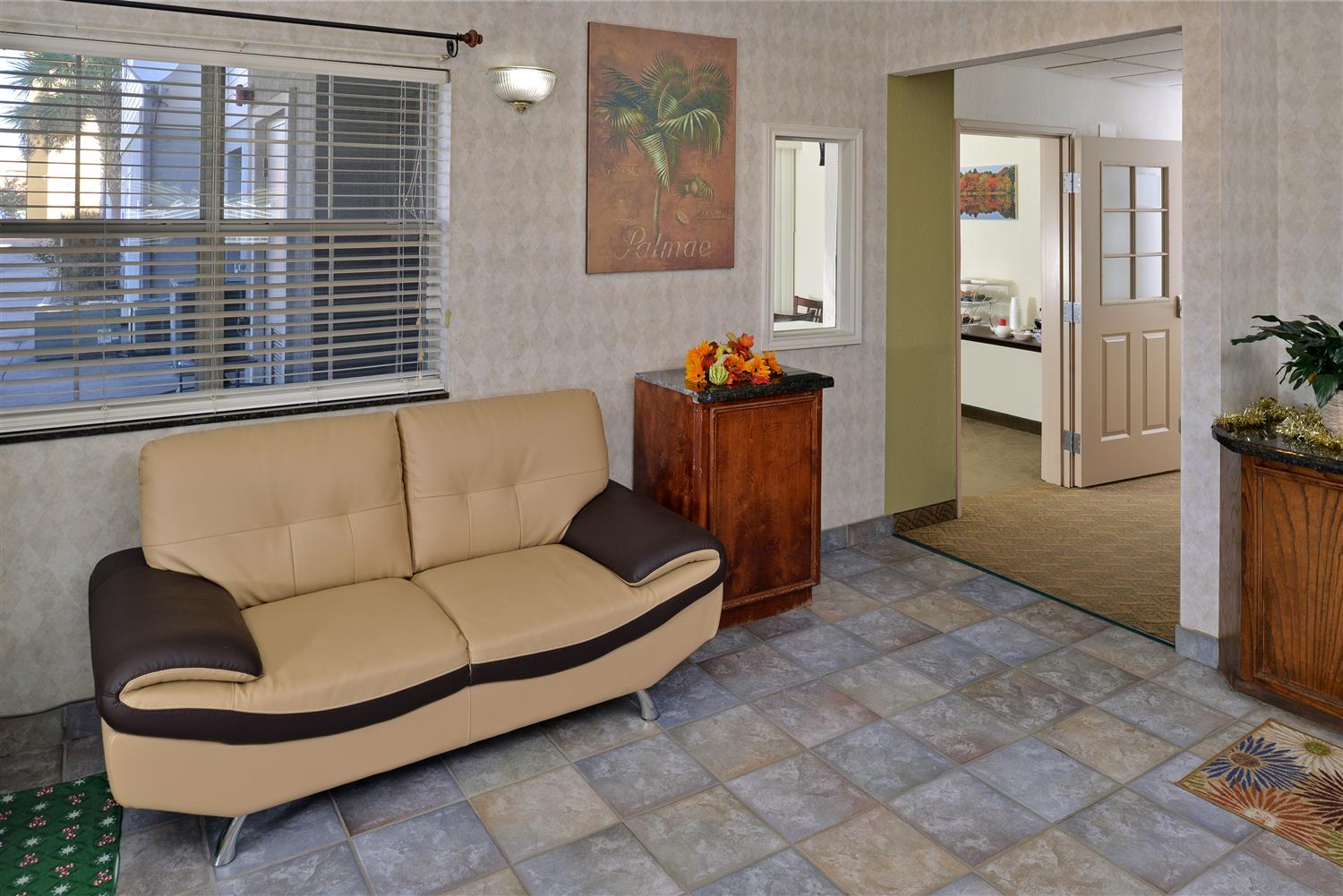Americas Best Value Inn Suites Winnie 15/17