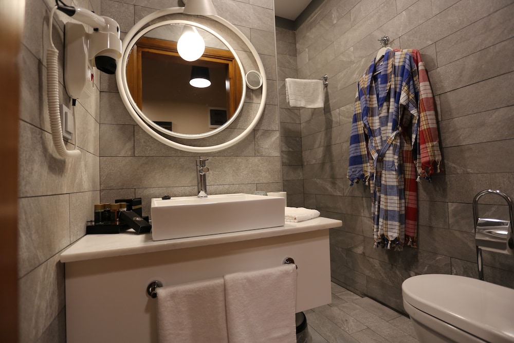 Char Me Boutique Hotel 72/77