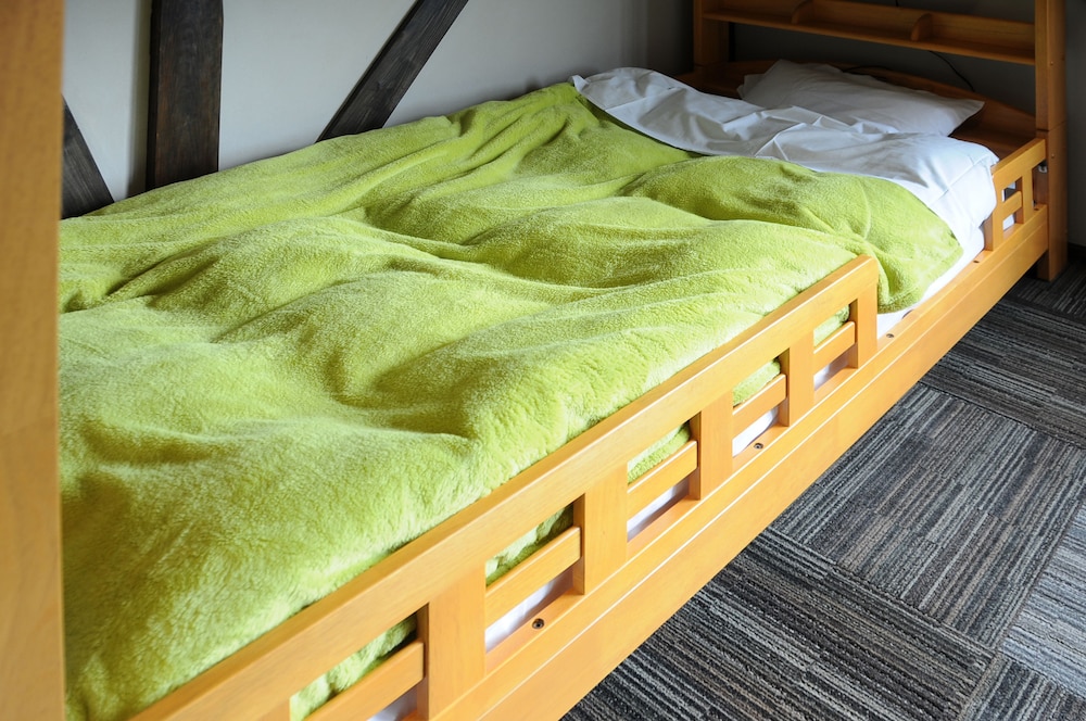 ECONOMY, BUNK BEDS