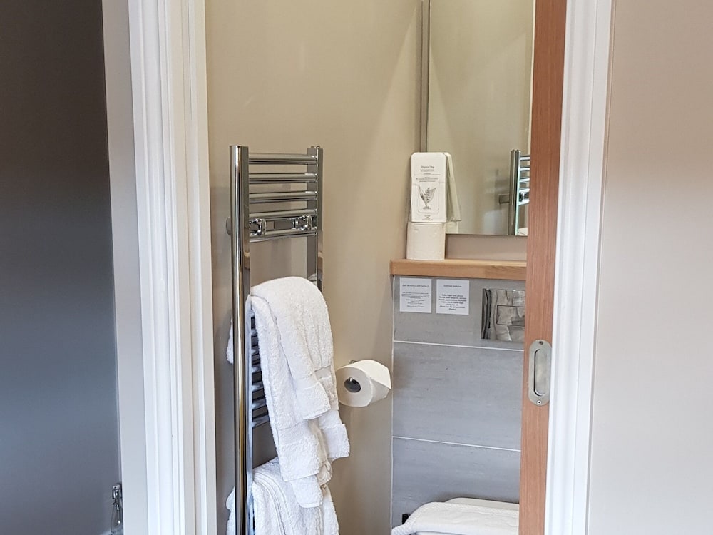 The Bowes Hotel 56/56