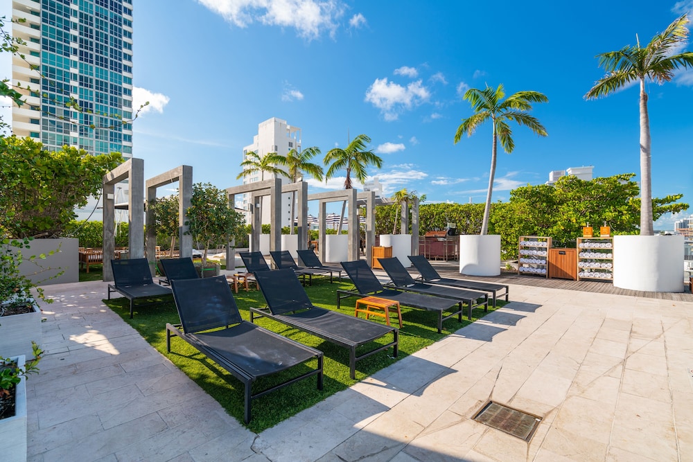 Liberty Park Hotel South Beach 68/76