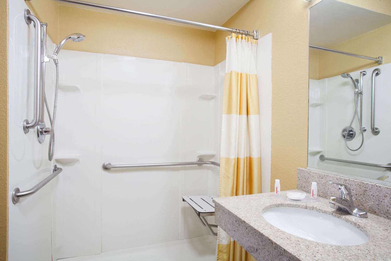 Baymont by Wyndham Madison Heights Detroit Area 7/9