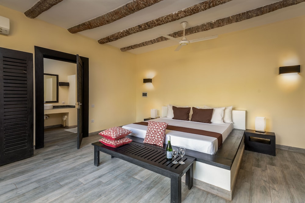 Blue Moon Resort 7/50