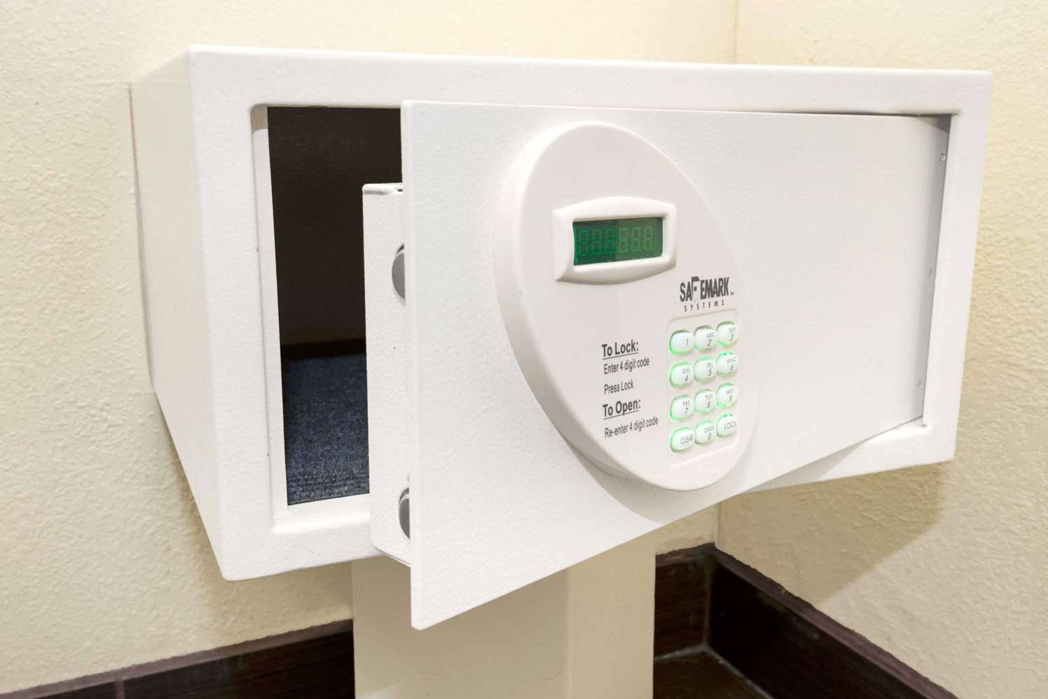 Days Inn & Suites by Wyndham Albuquerque West 4/9
