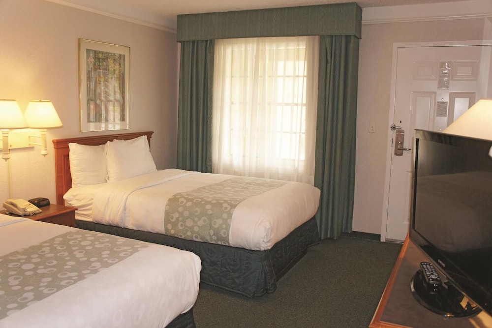 Super 8 by Wyndham Austin South / I-35 9/23