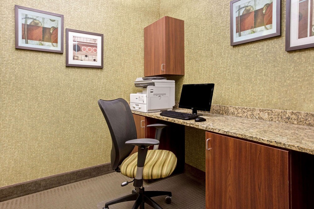 La Quinta Inn & Suites by Wyndham Dickinson 43/50