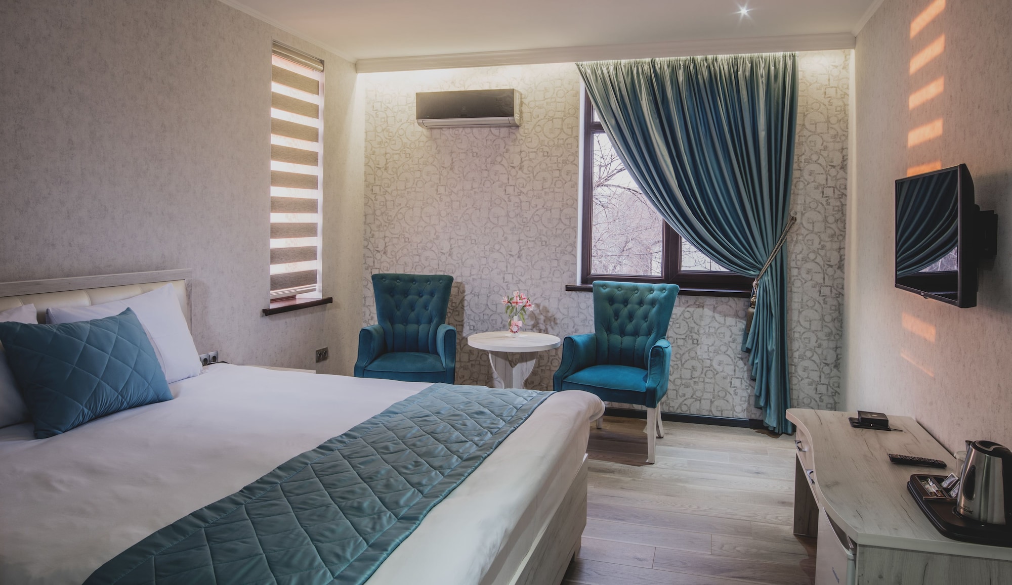 SUPERIOR, KING BED
