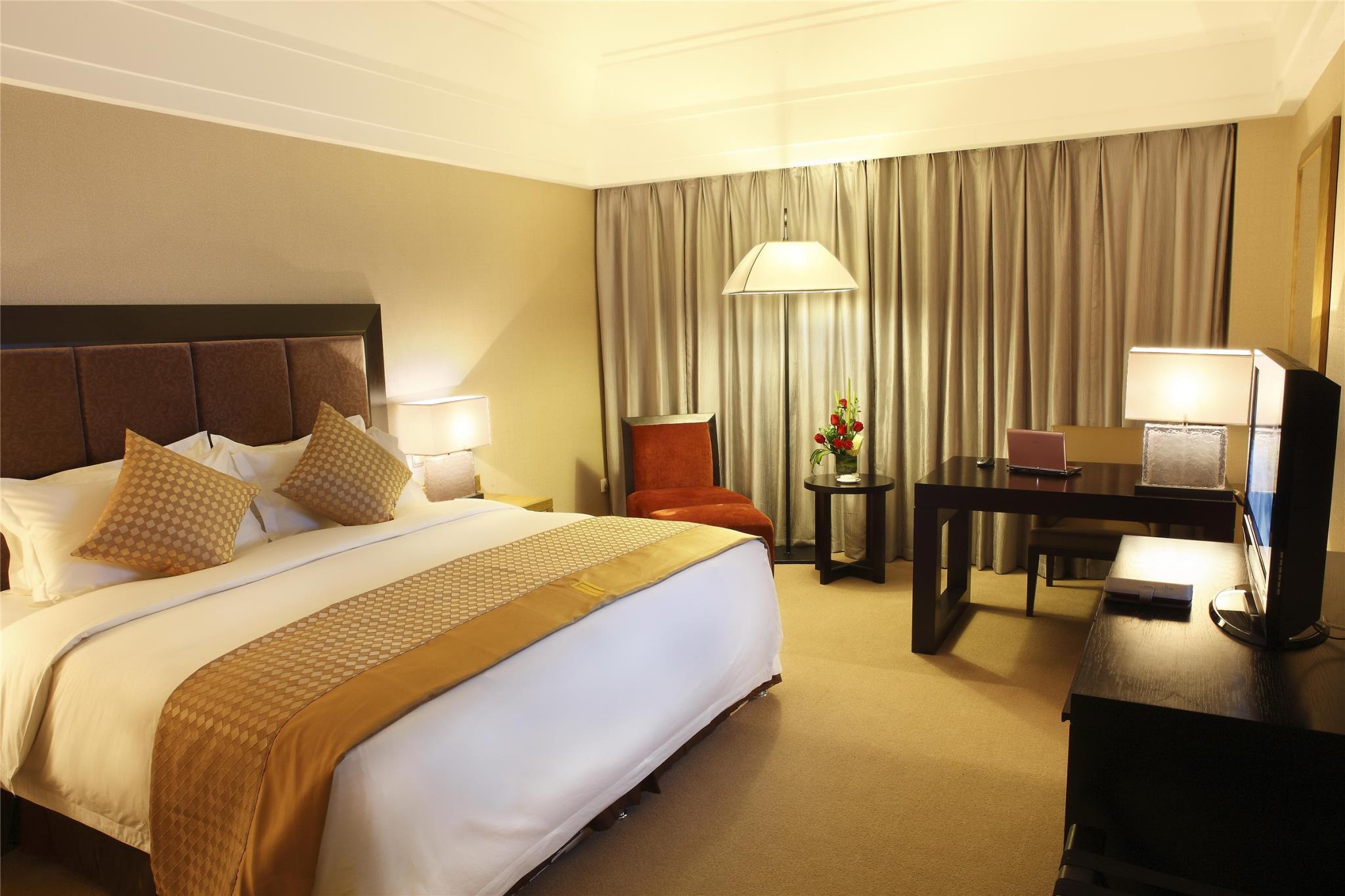 Elegant, Queen Bed