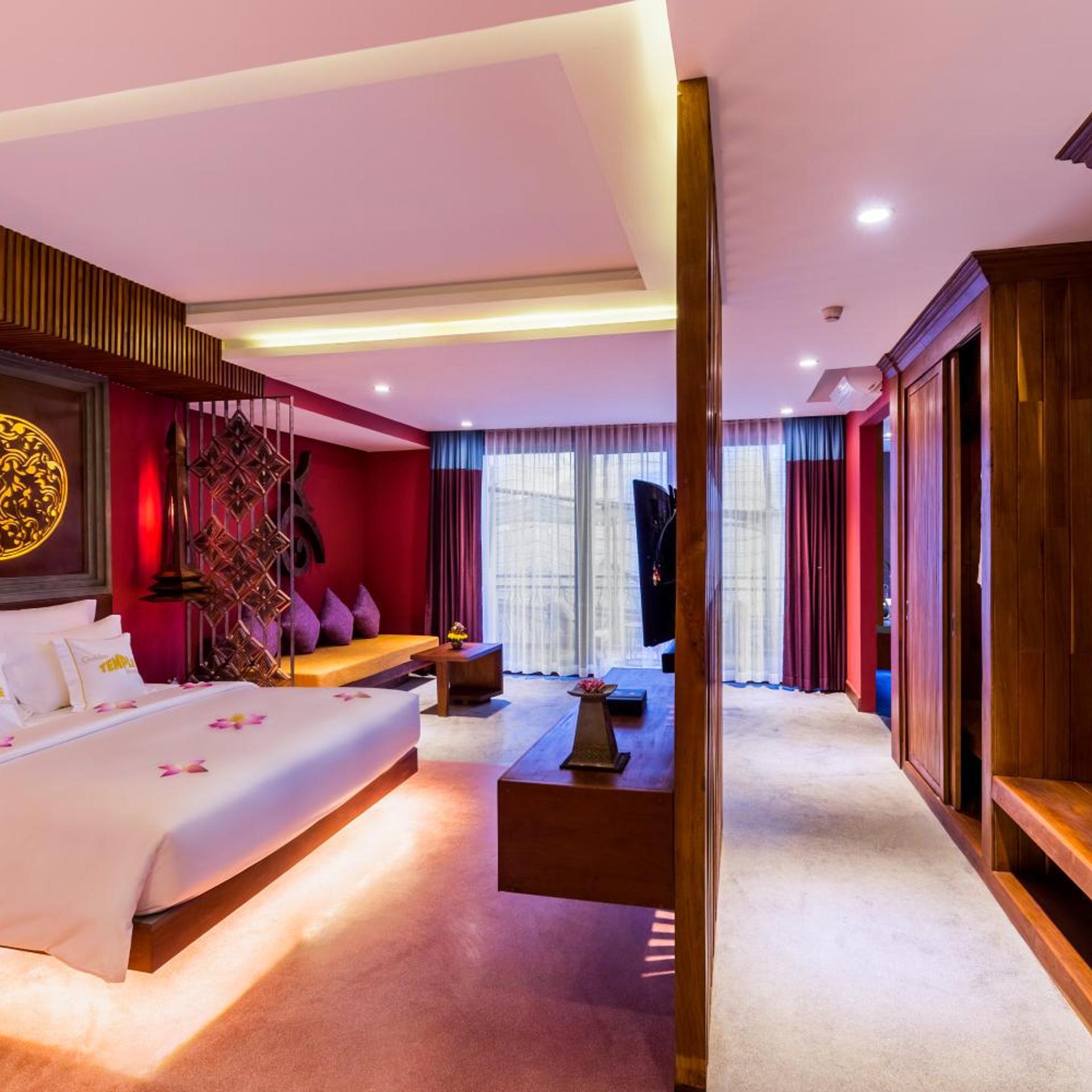 Courtyard, Suite, King Bed 5/10
