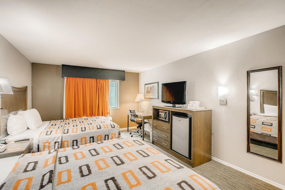 DELUXE, 2 QUEEN BEDS