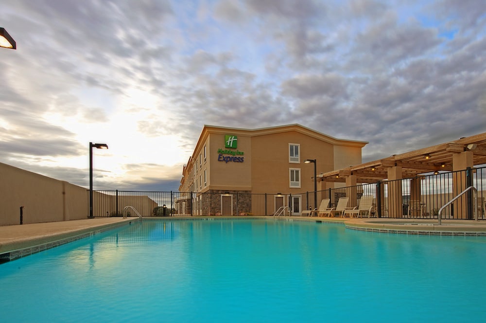 Holiday Inn Express Sierra Vista 9/76