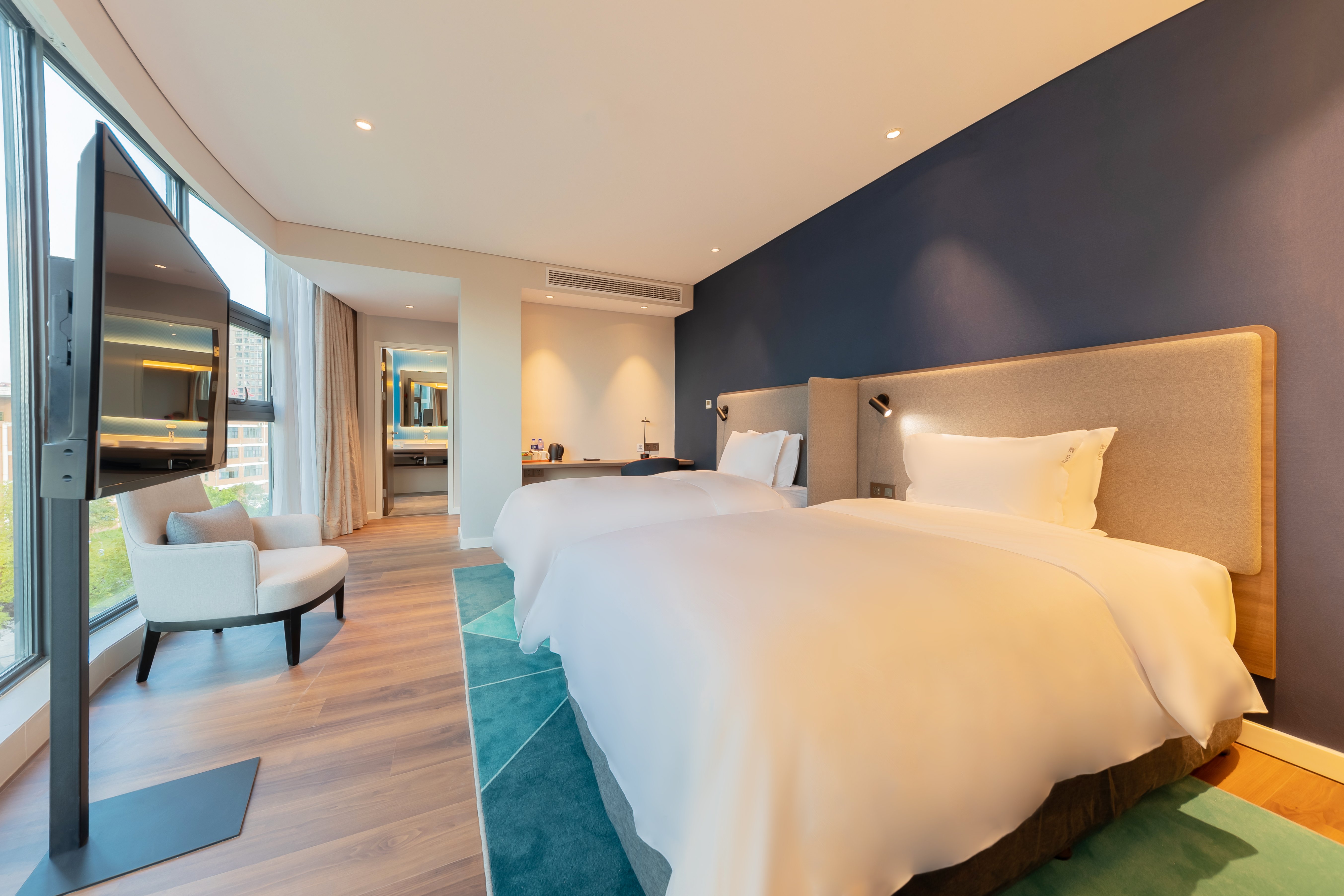 Holiday Inn Express Yichang Riverside 22/81