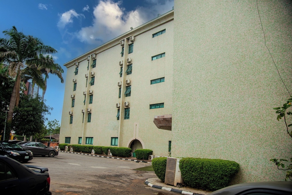 Denis Hotel 4/64