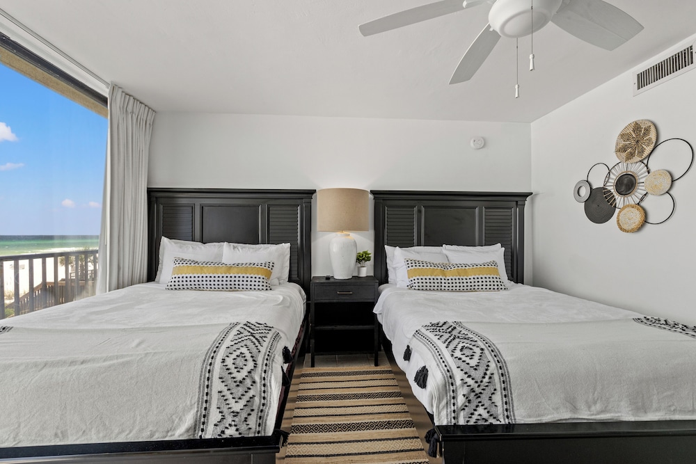 2 Bedrooms, Condo, Sunset, Suite, 4 Double Beds, Beach Front, 2 Bathrooms, Sofa