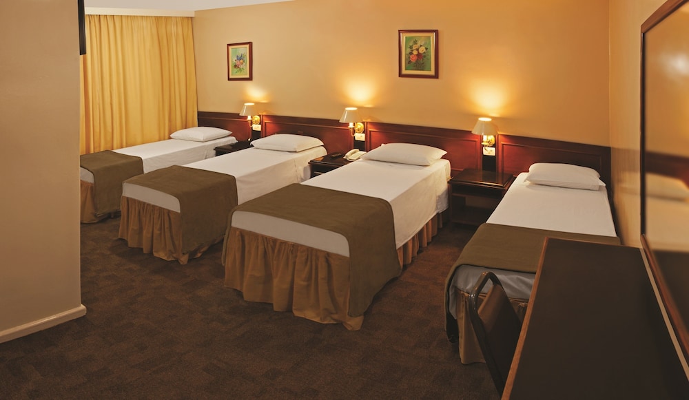 LIRA HOTEL 49/63