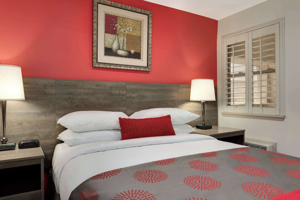Ramada by Wyndham Oakland Downtown City Center 23/42