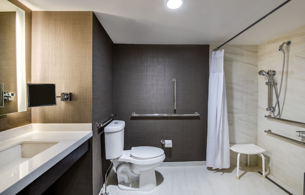 Crowne Plaza Annapolis Hotel 15/80
