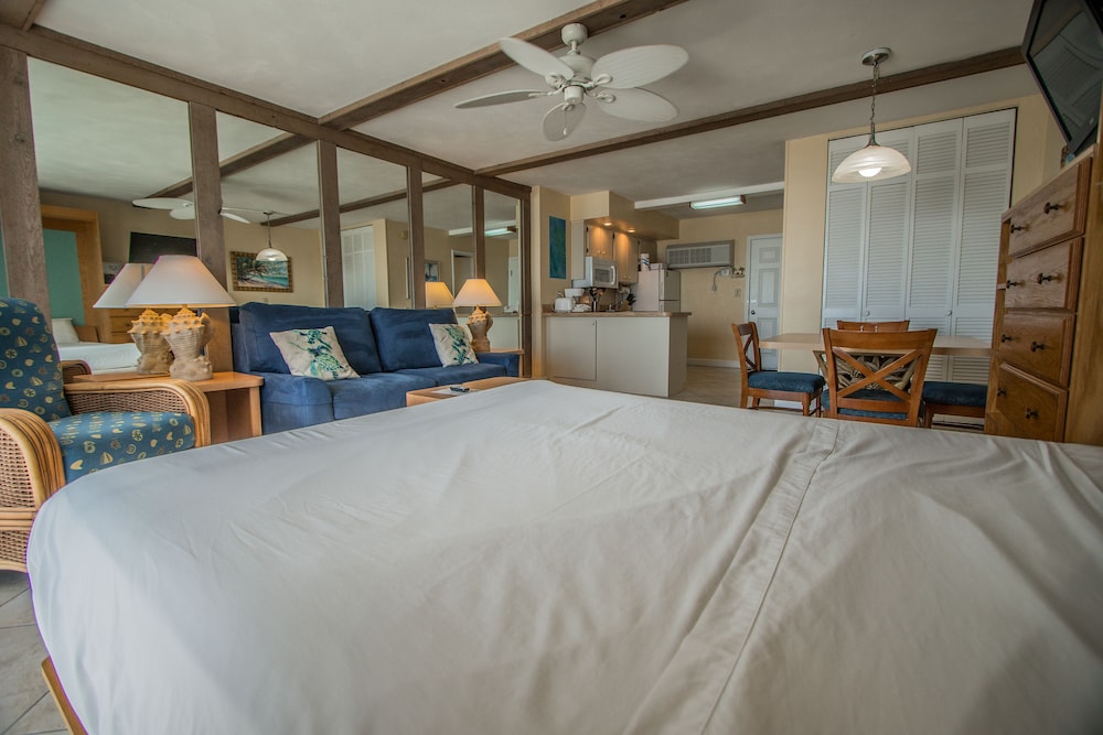 Studio, Queen Murphy Bed, Ocean View, Sofa, Balcony