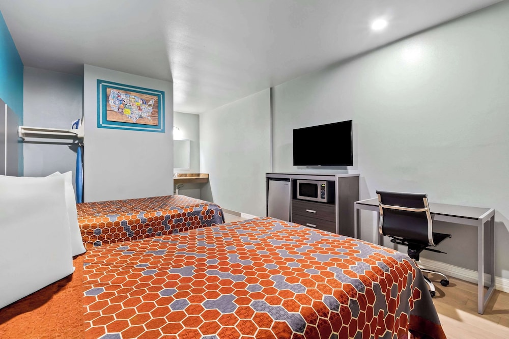 Econo Lodge Inn & Suites Channelview - Houston East 27/37