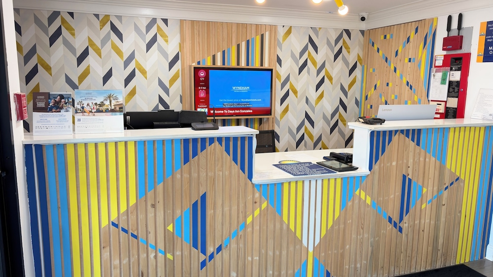 Days Inn By Wyndham Gonzales 35/50