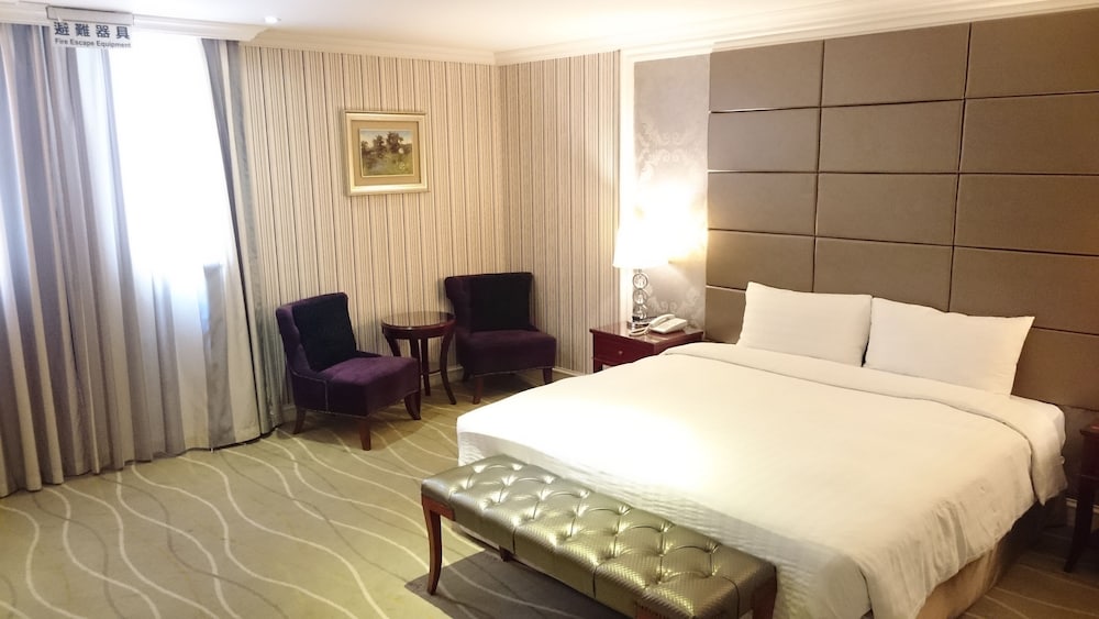 MRT Hotel 17/59