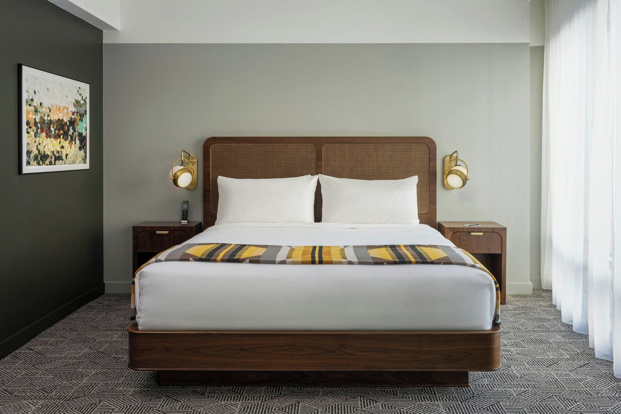 Studio, King Bed