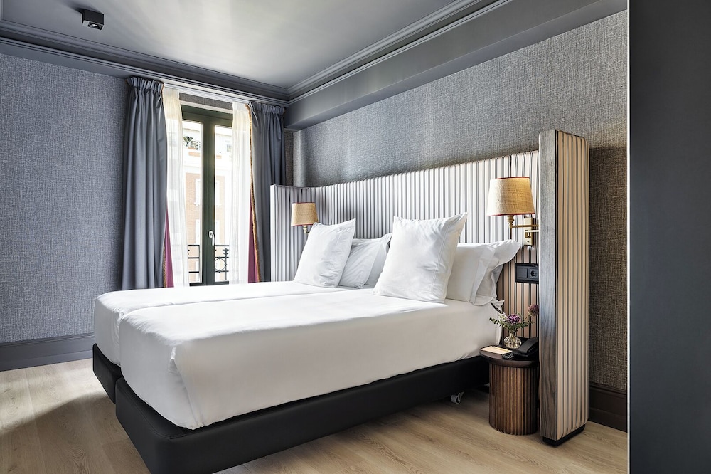 ROOM, DOUBLE OR TWIN BED, BALCONY