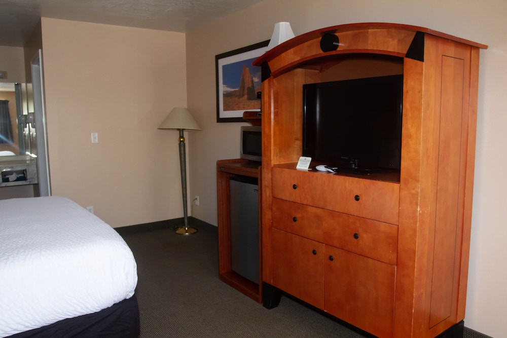 Cathedral Valley Inn 10/21