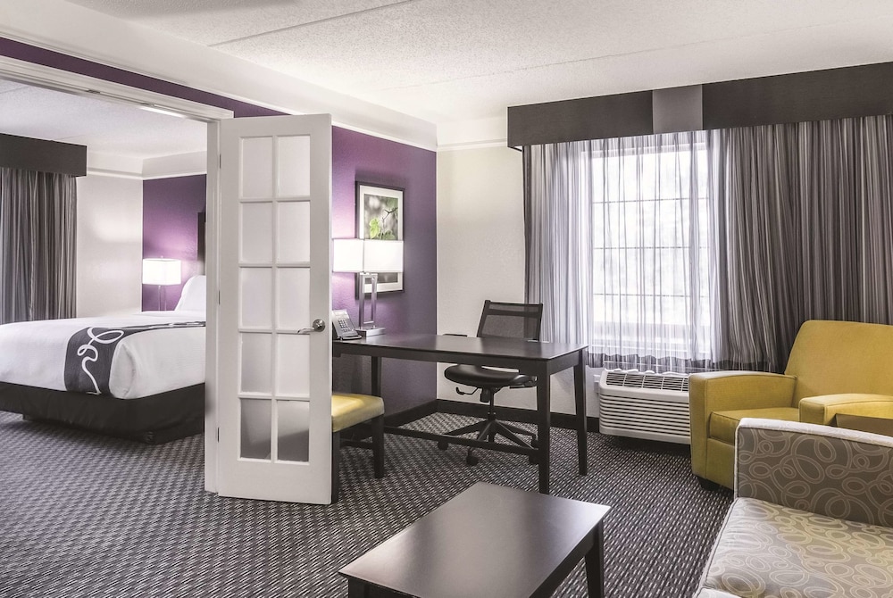 La Quinta Inn And Suites By Wyndham Orlando Airport North 29/45