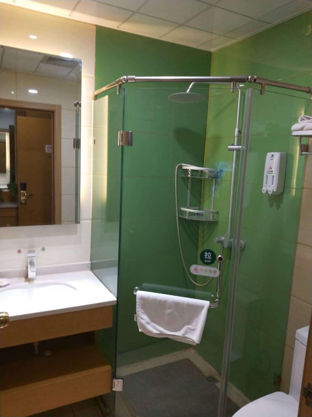 GreenTree Inn Jinan Licheng District Fenghuang Road East High-speed Railway Station 17/18