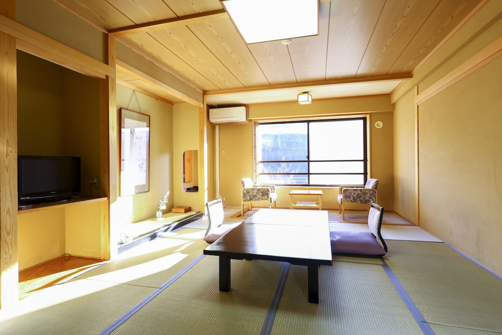 Shibu Hotel 50/66