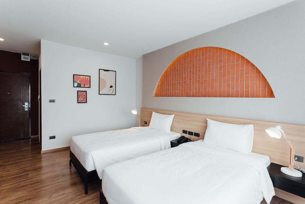 1 BEDROOM, STANDARD, TWIN BEDS