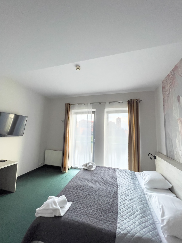 ROOM, DOUBLE OR TWIN BED, RIVER VIEW