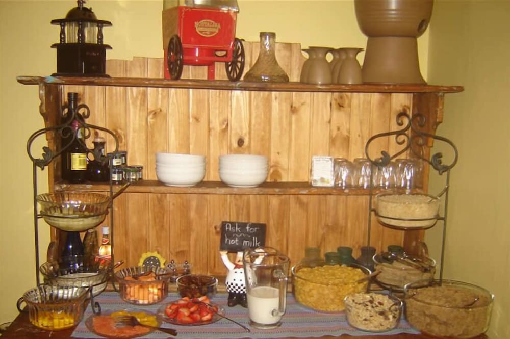 La Boheme Guesthouse 5/13