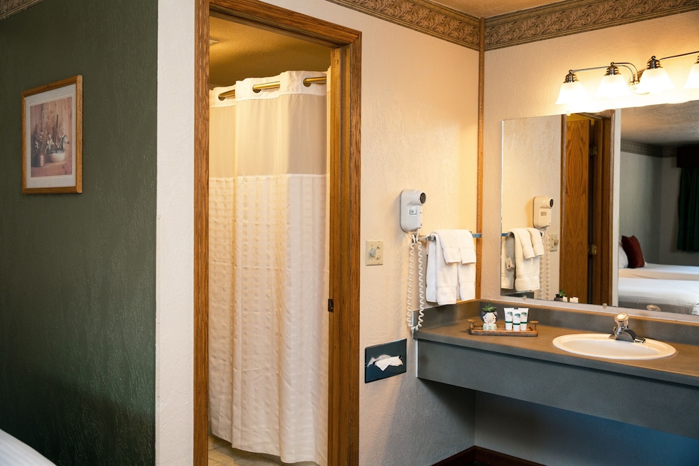 Timbers Motel Travelodge by Wyndham Bigfork 17/28
