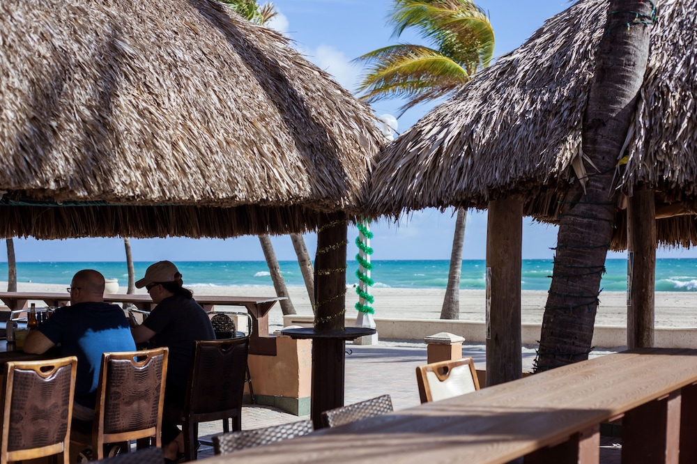 Riptide Oceanfront Hotel 65/72