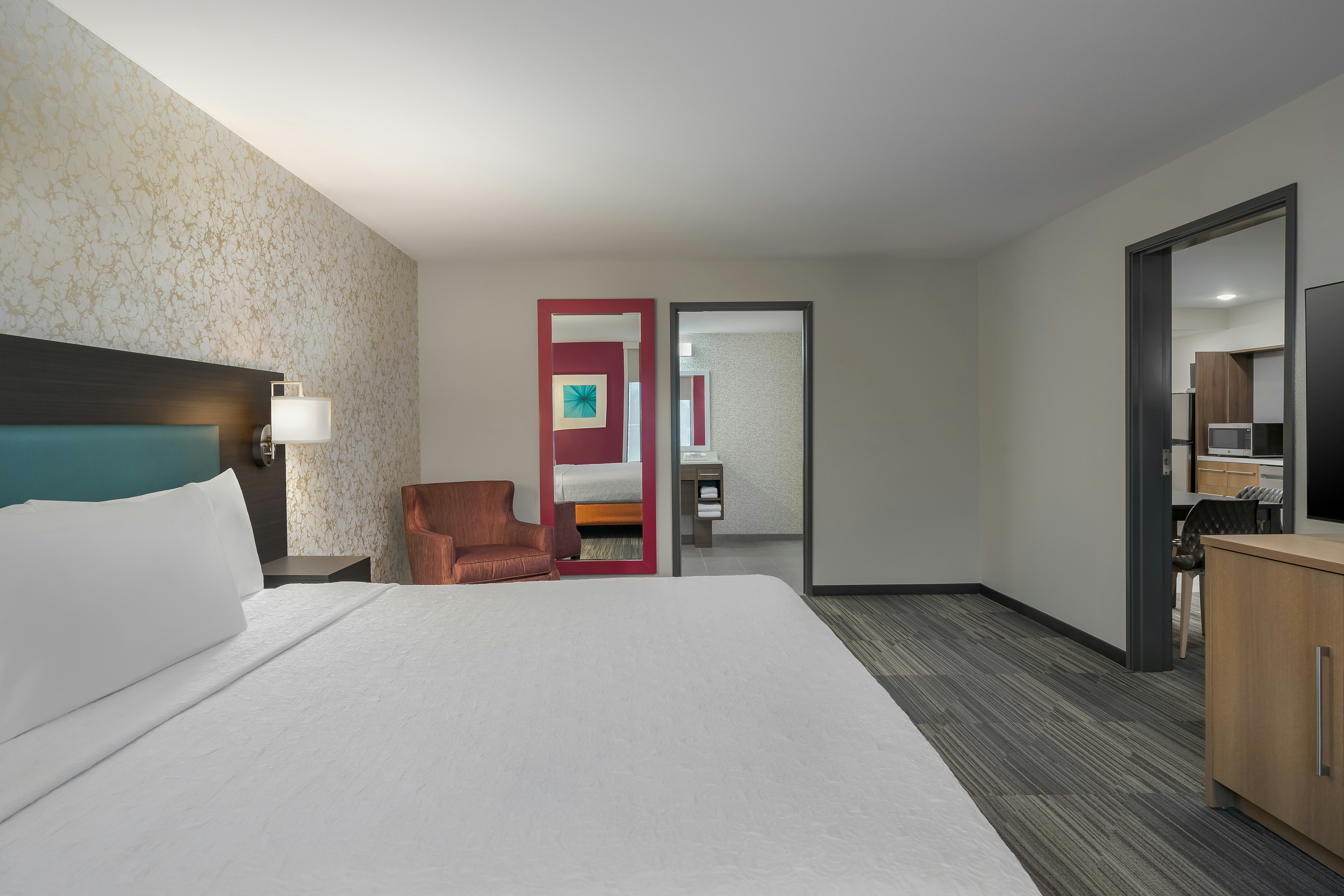 Suite, King Bed, Accessible