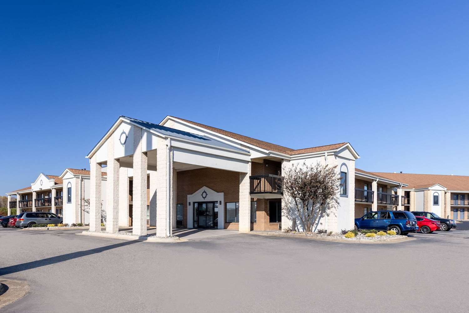 Days Inn by Wyndham Mooresville Lake Norman 11/16