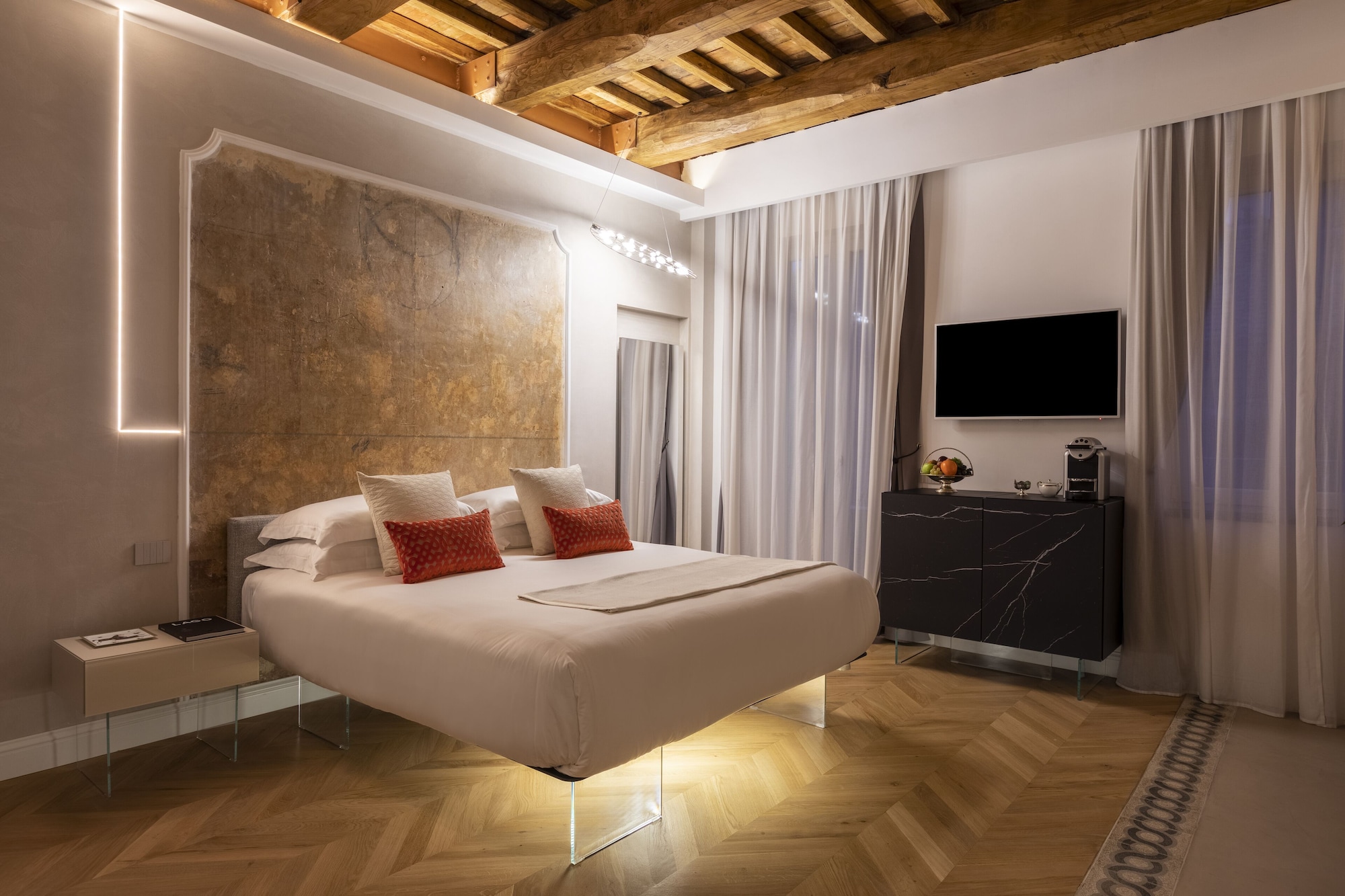 PREMIUM, DOUBLE BED, BATHTUB