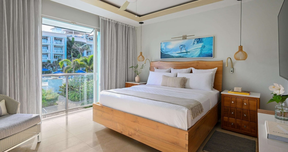 1 Bedroom, Suite, King Bed, Butler, Balcony