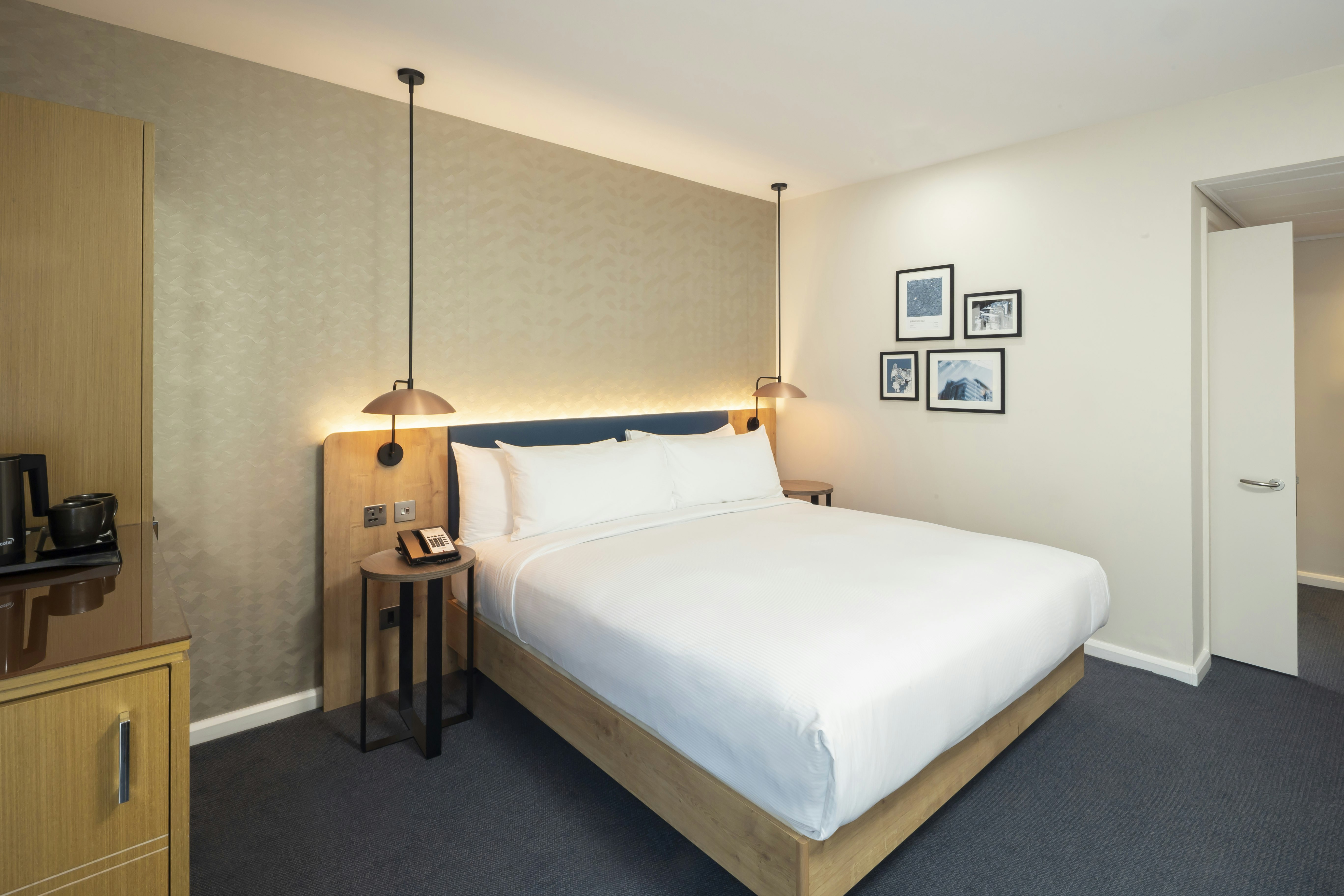 ROOM, QUEEN BED, ACCESSIBLE
